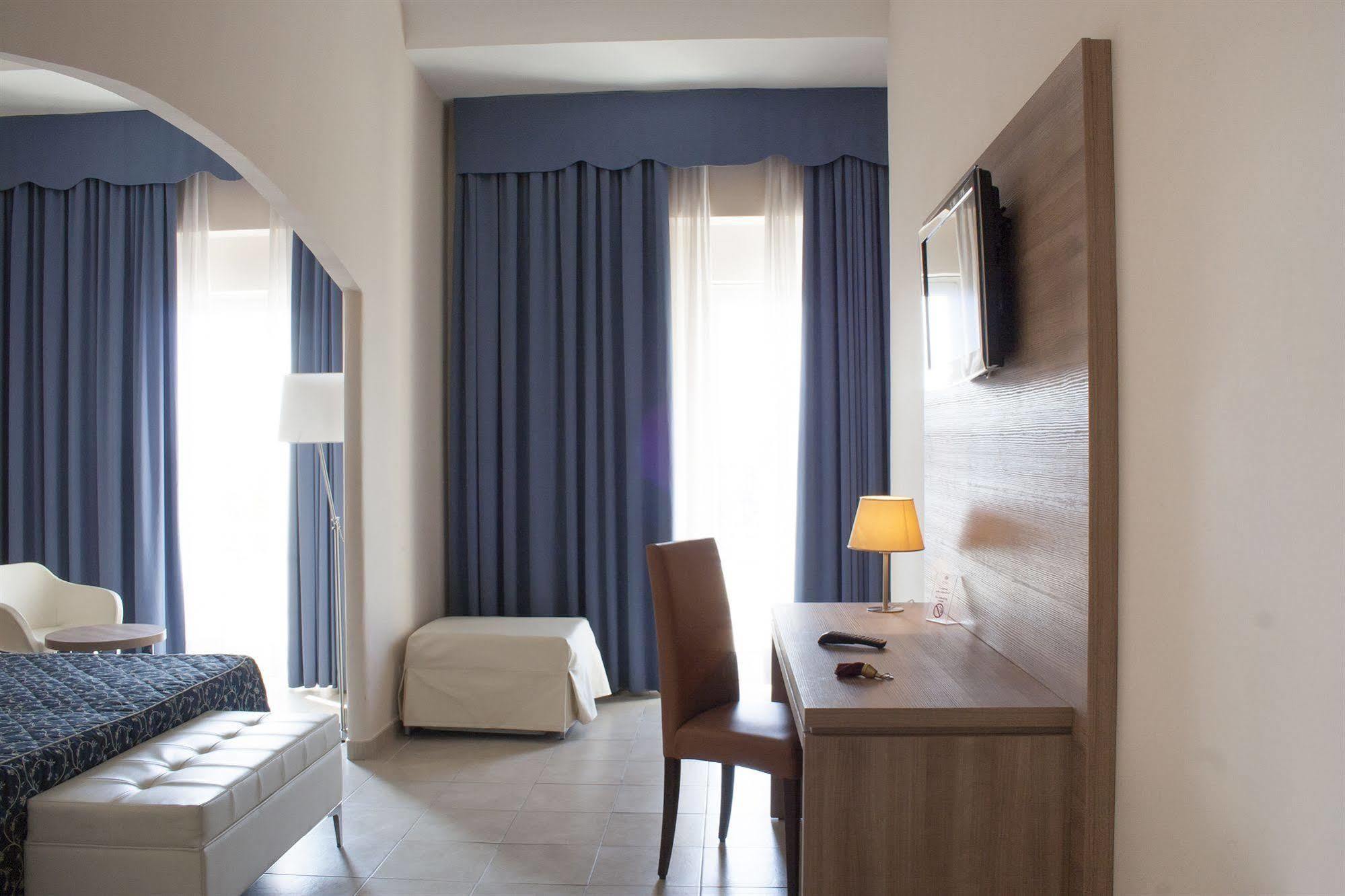 Hotel Mediterraneo Civitavecchia Zewnętrze zdjęcie